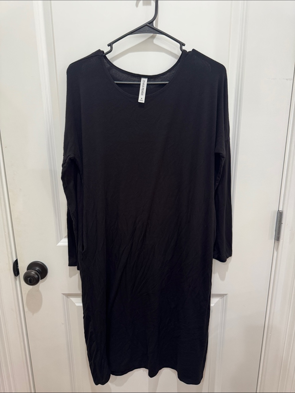Zenana Outfitters Black Long Sleeve Shift Midi Dress